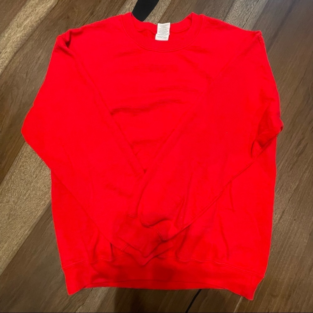 ⛱️Gildan - Plain Red Sweatshirt - M
